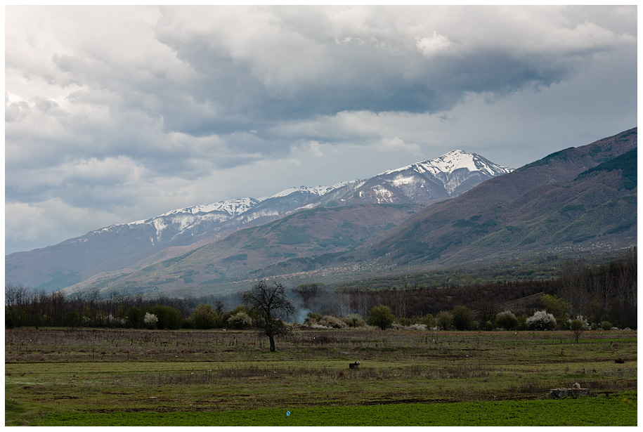 Калабак (Радомир), гледка от района на Ново село в Македония