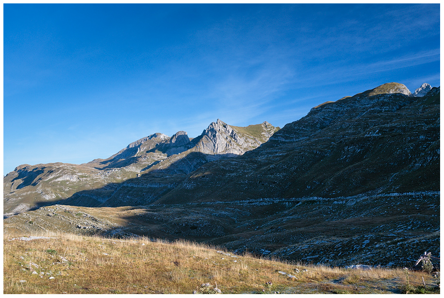 Добри до и Върховете Щит и Пруташ в далечината.