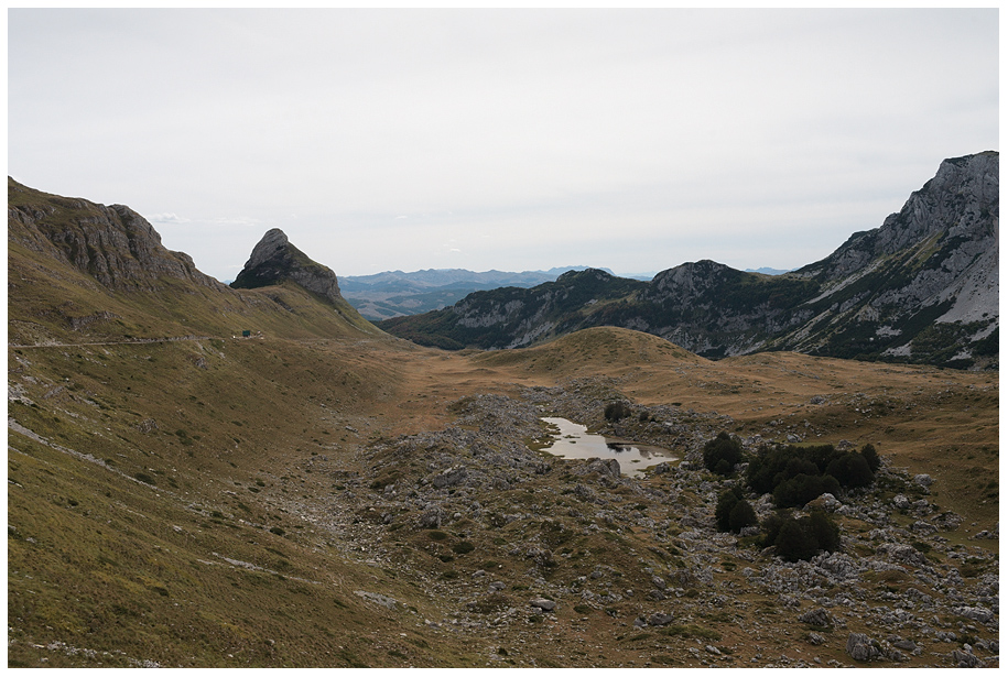 На югоизток от Седло - в. Стожина и Валовито езеро