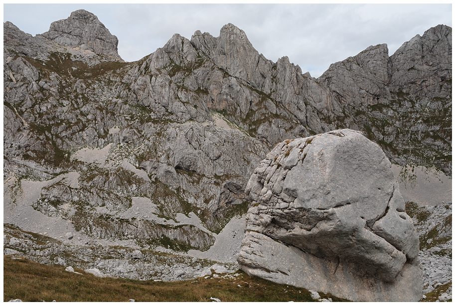 Върховете Боботов кук вляво и Минин богаз вдясно