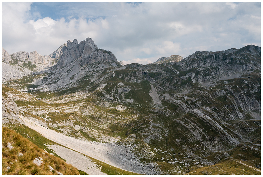 Млйечни до и хребета Зубци