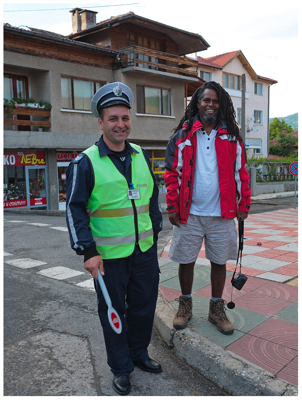 Местни жители - полицай Филипов и Мак