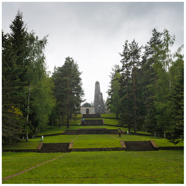 Паметникът на 21-и Средногорски полк над с. Полковник Серафимово