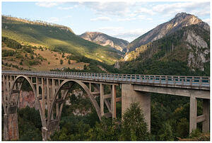 Мостът над река Тара - преддверието към Дурмитор