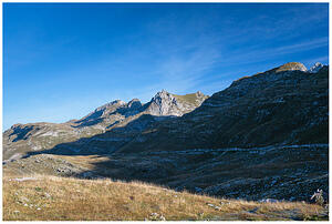 Добри до и Върховете Щит и Пруташ в далечината.