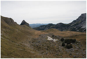 На югоизток от Седло - в. Стожина и Валовито езеро