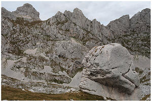 Върховете Боботов кук вляво и Минин богаз вдясно