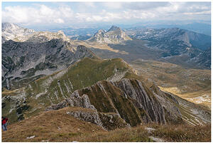 На шкръчкото ждрело, гледка към Шарени пасови