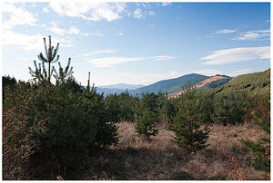 Гледка на северопзапад към в. Огражденец и в. Билска чука (вдясно)