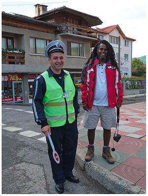 Местни жители - полицай Филипов и Мак